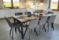 Stół Classic Loft na 8 osób z drewnianym blatem i czarnymi metalowymi nogami