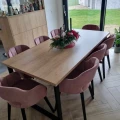 ekstra-stol-loft-z-czarnymi-stalowymi-nogami.webp