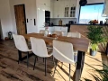 stol-loft-z-jedna-dostawka-plus-krzesla.webp