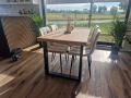 stol-loft-z-nogami-ze-stali.webp