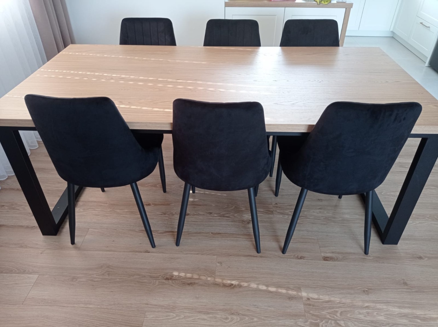 Stół rozkładany Dąb Casella naturalny jasny EGGER H1367 ST40 – AP MEBLE HOME